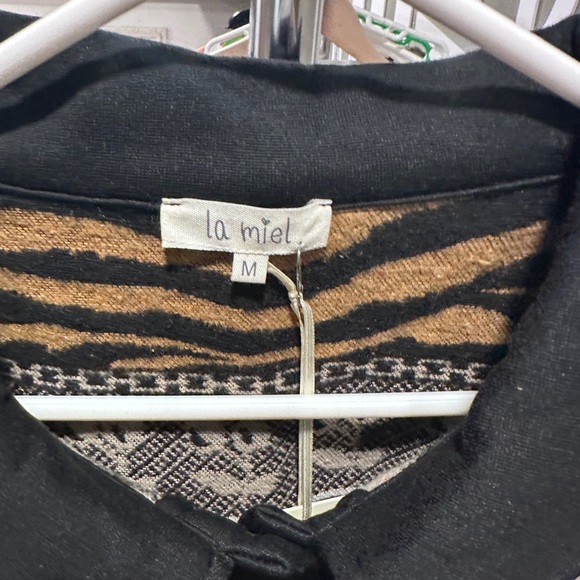 La Meil button up cozy top NWT’s womans size medium - Picture 2 of 6